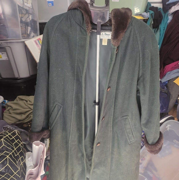 L.L. Bean Jackets & Blazers - L.L. Bean Green & Faux Fur Trimmed Full Length Wool&Alpaca Blend Size L Usa Vtg